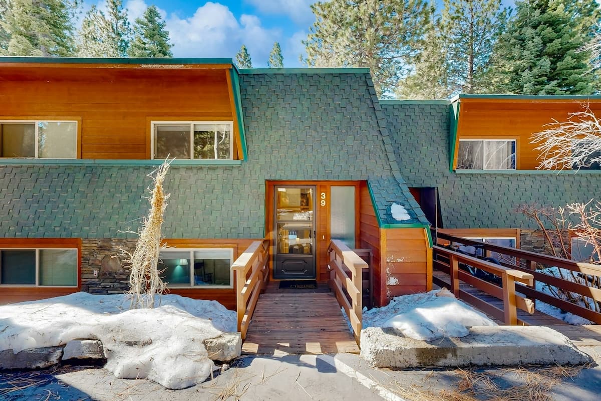 Condo in Incline Village · ★4.45 · 3 bedrooms · 4 beds · 2 private baths - Photo 1