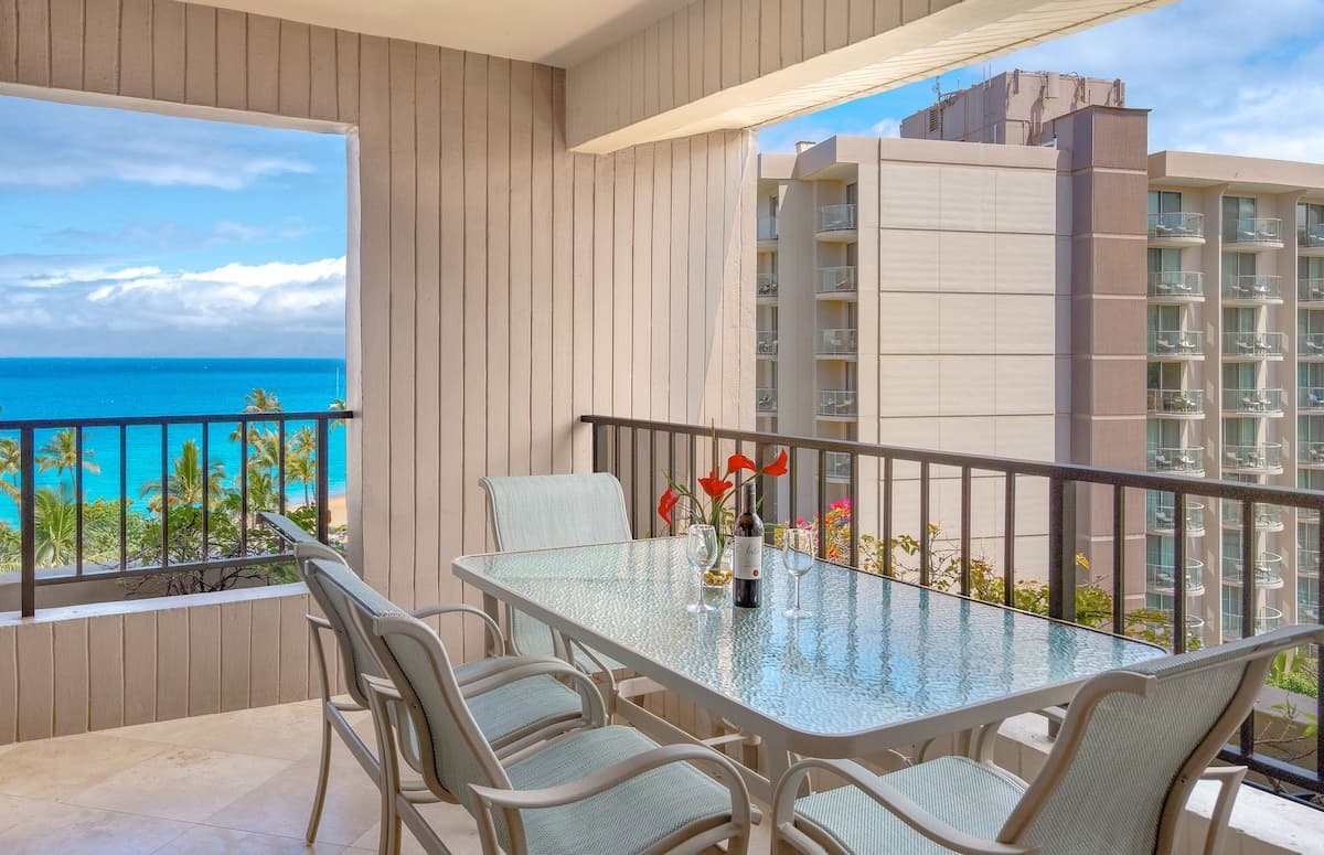 Condo in Lahaina · ★4.9 · 2 bedrooms · 2 beds · 2 baths - Photo 2