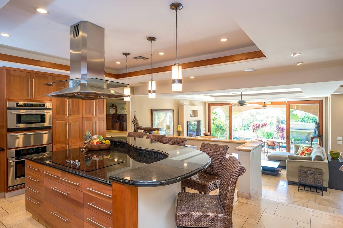 Home in Lahaina · ★4.91 · 4 bedrooms · 5 beds · 4 baths - Photo 4