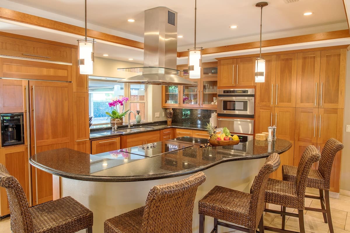 Home in Lahaina · ★4.91 · 4 bedrooms · 5 beds · 4 baths - Photo 5
