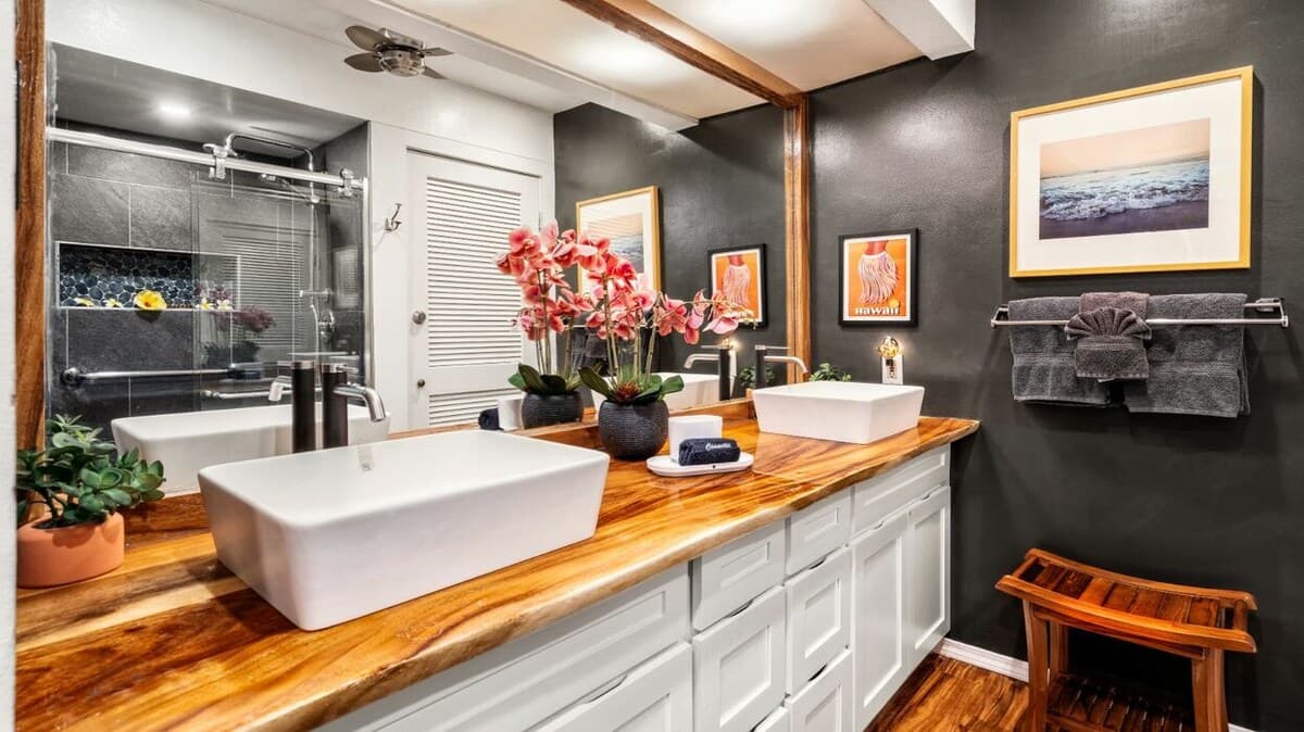 Condo in Kailua-Kona · ★4.0 · 1 bedroom · 2 beds · 1 bath - Photo 3