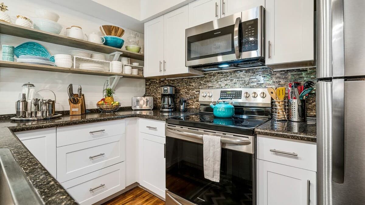 Condo in Kailua-Kona · ★4.0 · 1 bedroom · 2 beds · 1 bath - Photo 4