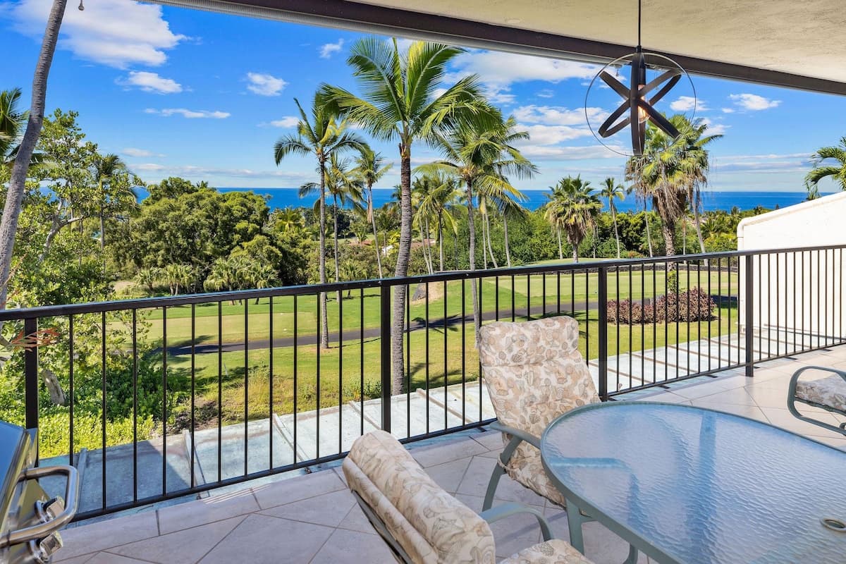 Condo in Kailua-Kona · ★4.67 · 3 bedrooms · 4 beds · 2 private baths - Photo 1