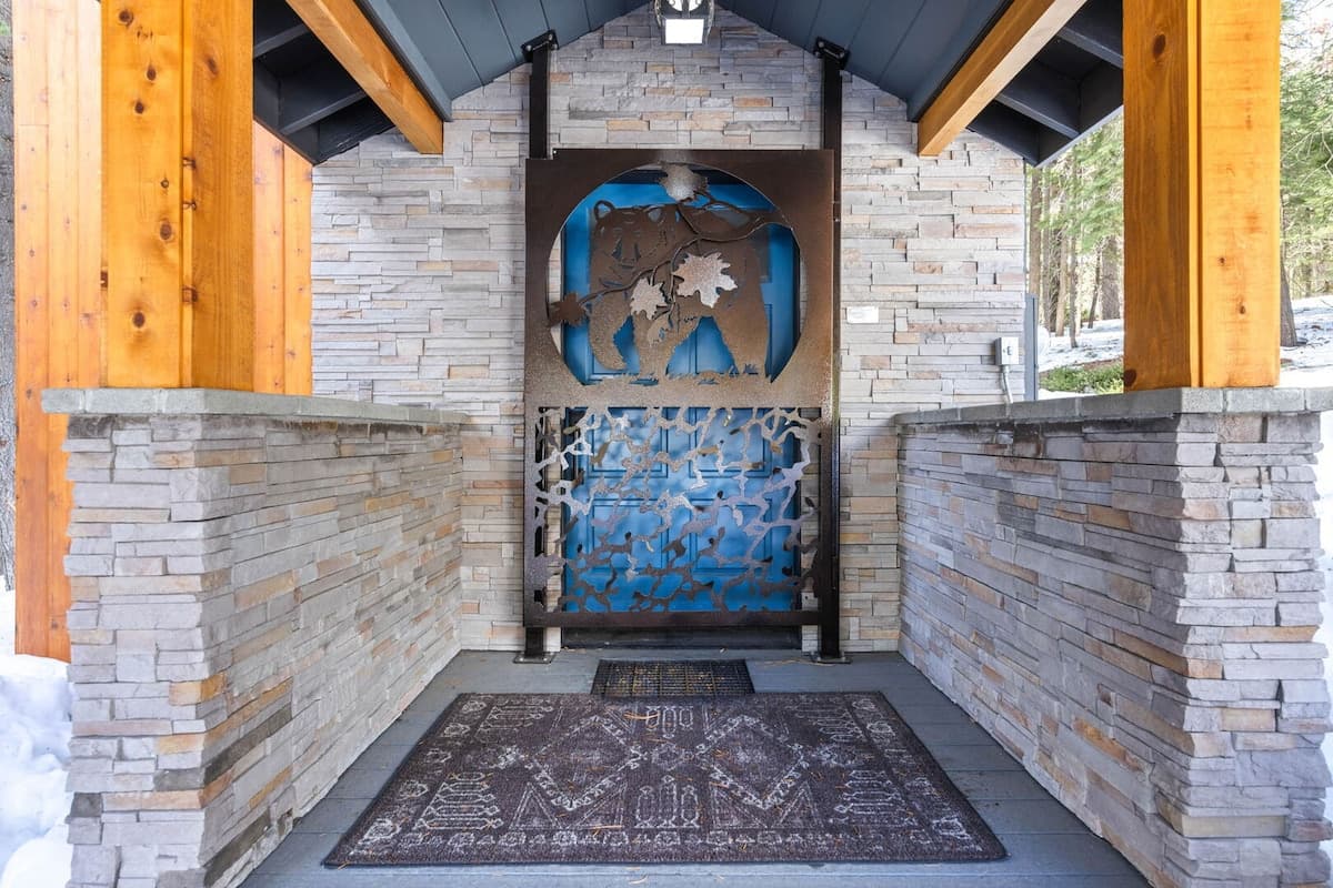 Renovated Pet-Friendly West Shore Cabin - Photo 3