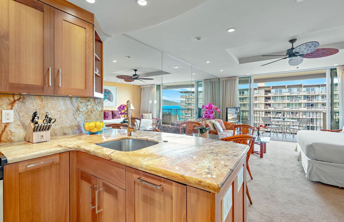 Condo in Lahaina · ★4.82 · Studio · 1 bed · 1 bath - Photo 5