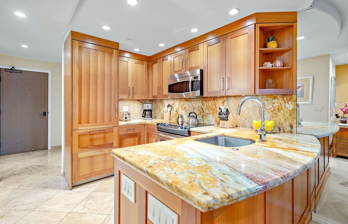 Condo in Lahaina · ★4.82 · Studio · 1 bed · 1 bath - Photo 4