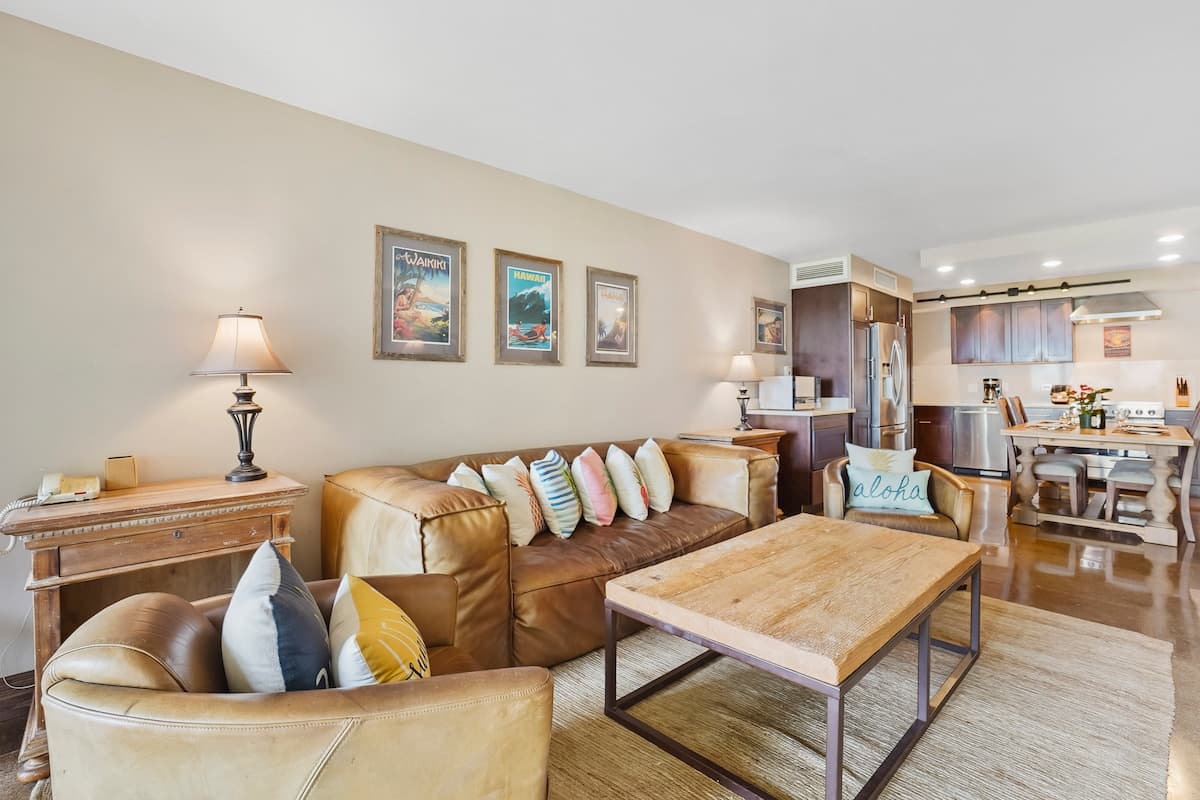 Home in Lahaina · ★4.78 · 1 bedroom · 2 beds · 2 baths - Photo 2