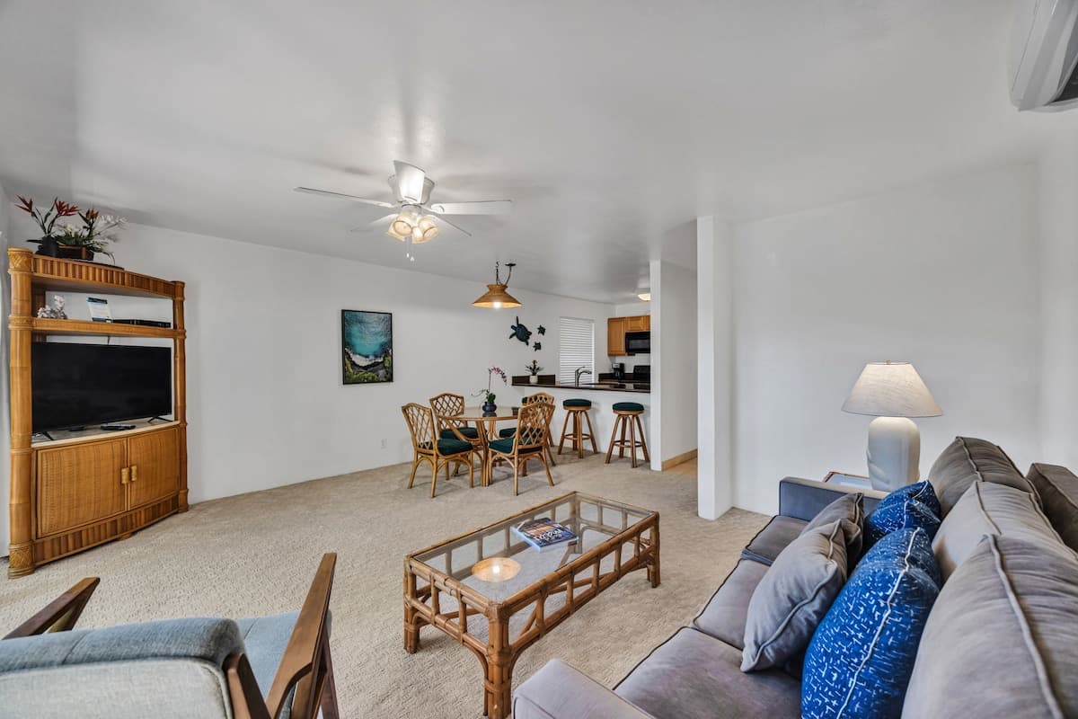 Condo in Kihei · ★4.57 · 1 bedroom · 2 beds · 2 baths - Photo 4