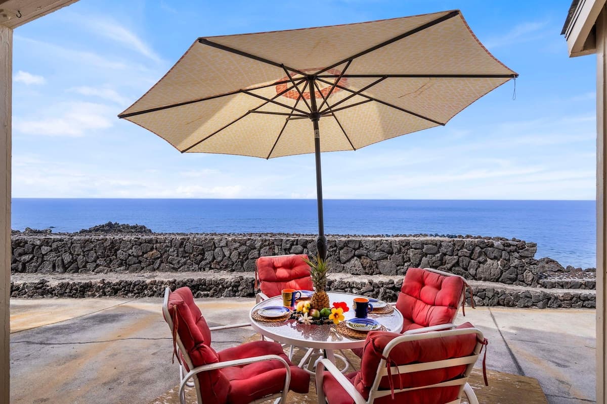 Condo in Kailua-Kona · ★4.73 · 2 bedrooms · 3 beds · 2 private baths - Photo 2