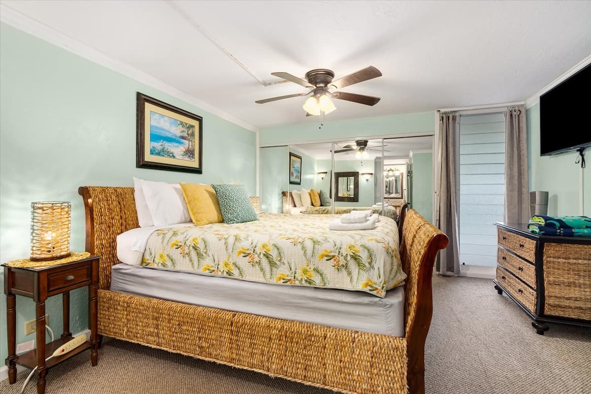 Condo in Hauula · ★4.57 · 1 bedroom · 2 beds · 1 private bath - Photo 4