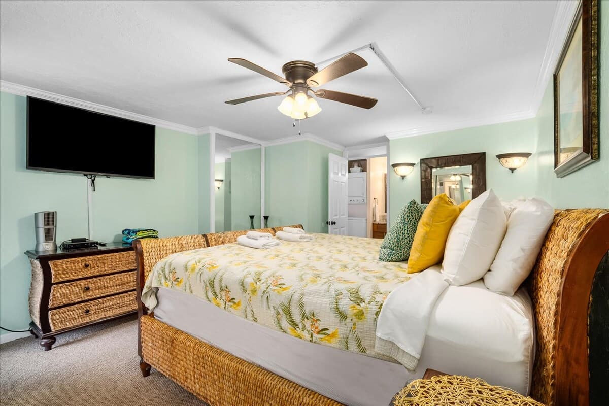 Condo in Hauula · ★4.57 · 1 bedroom · 2 beds · 1 private bath - Photo 5