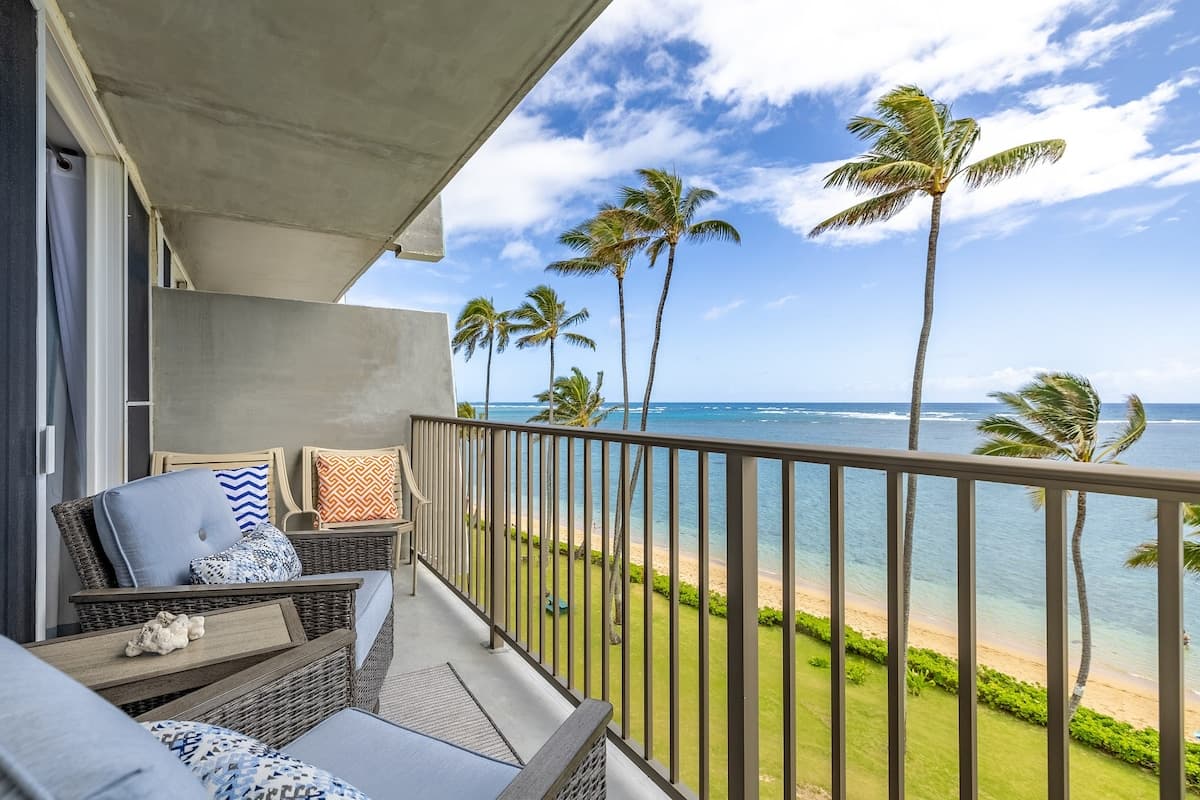 Condo in Hauula · ★4.83 · 1 bedroom · 2 beds · 1 private bath - Photo 4