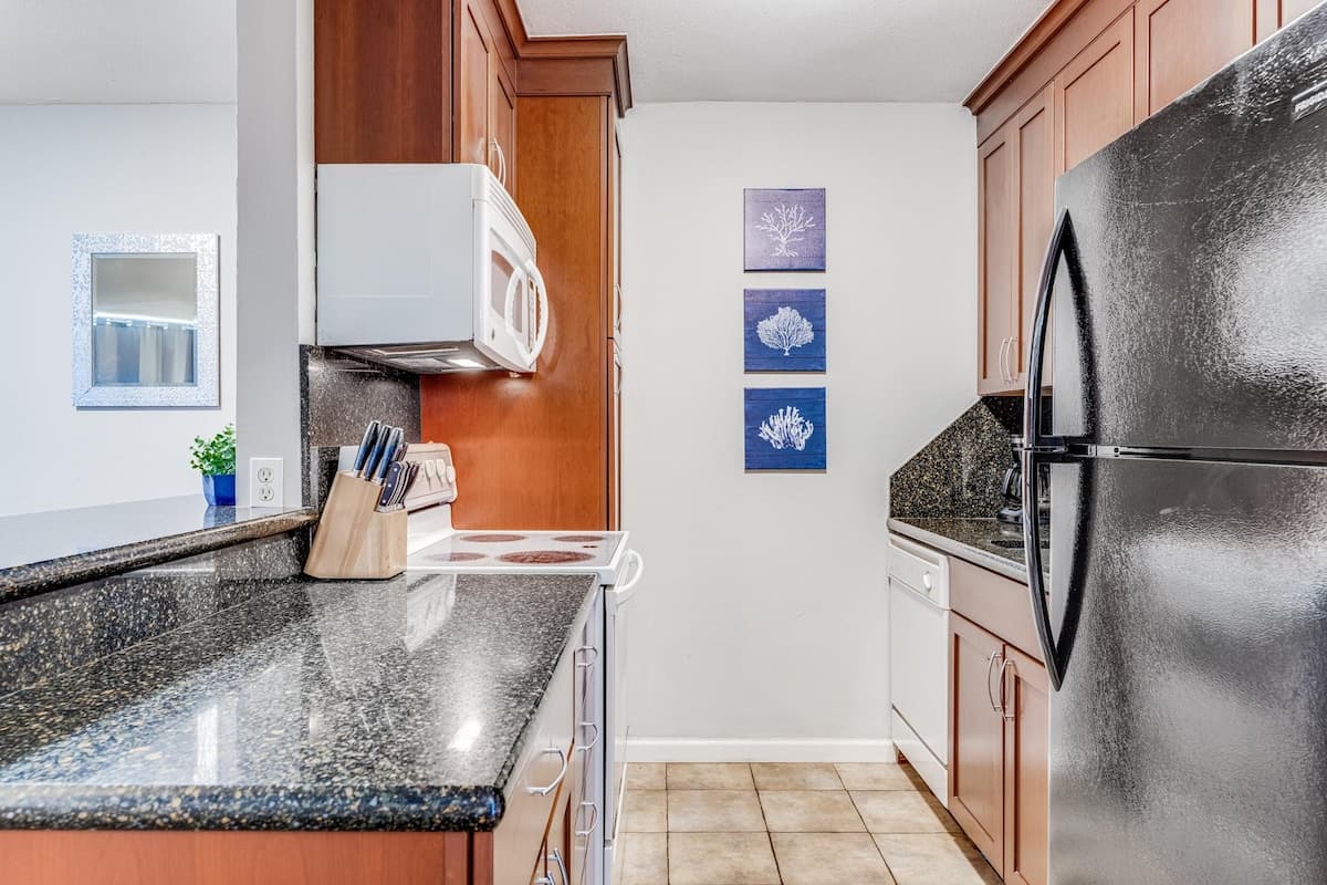 Condo in Kihei · ★4.58 · 1 bedroom · 2 beds · 1 shared bath - Photo 3