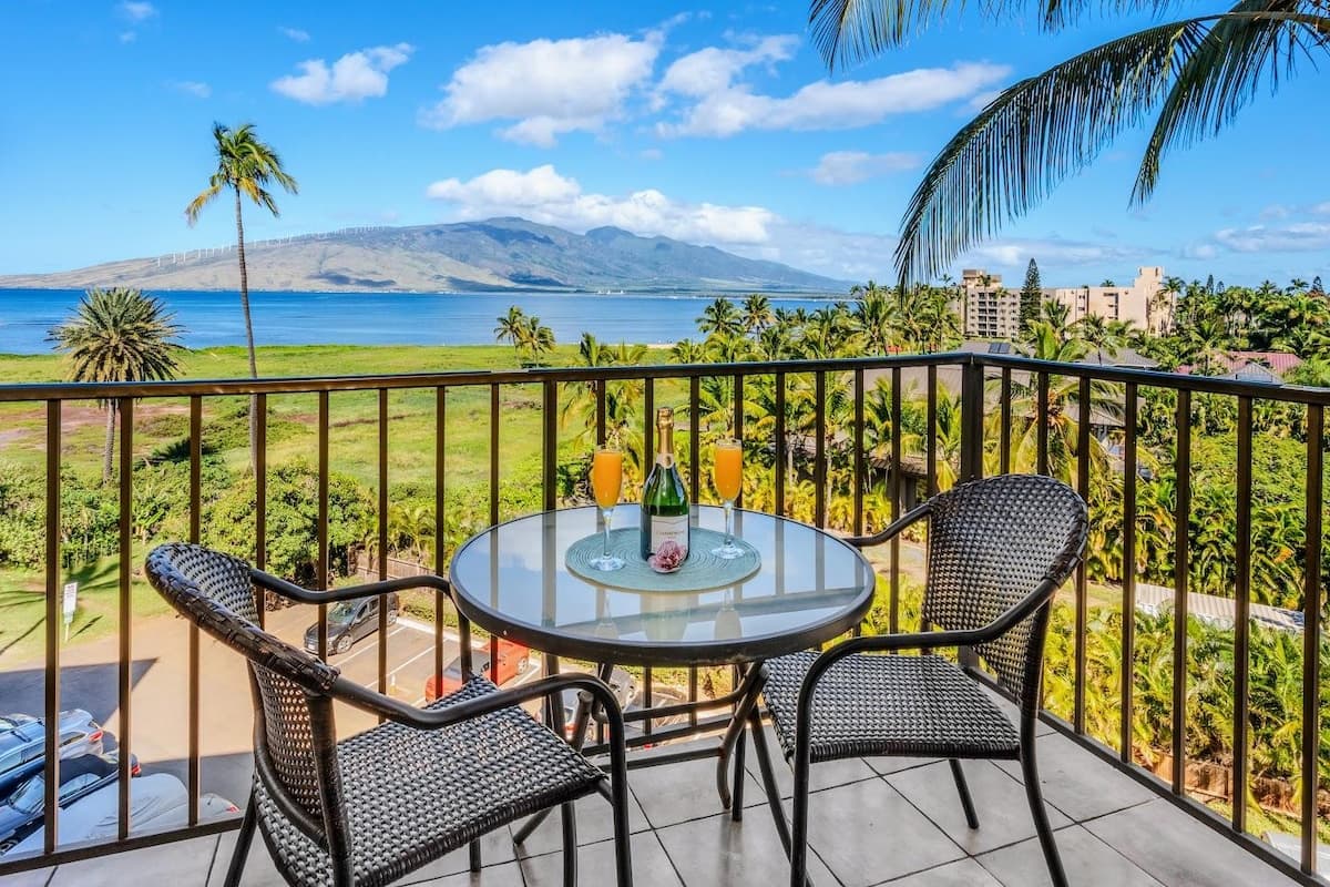 Condo in Kihei · ★4.58 · 1 bedroom · 2 beds · 1 shared bath - Photo 2