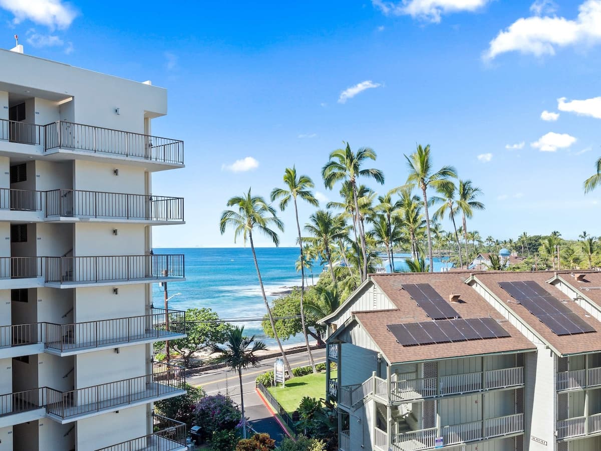 Condo in Kailua-Kona · ★4.88 · 1 bedroom · 1 bed · 2 baths - Photo 5