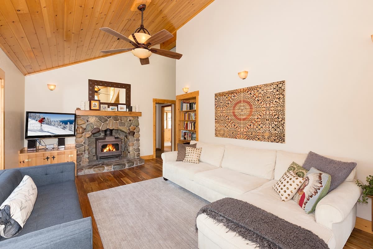 Alpine Meadows Cabin with Mountain Views & Hot Tub - Photo 2
