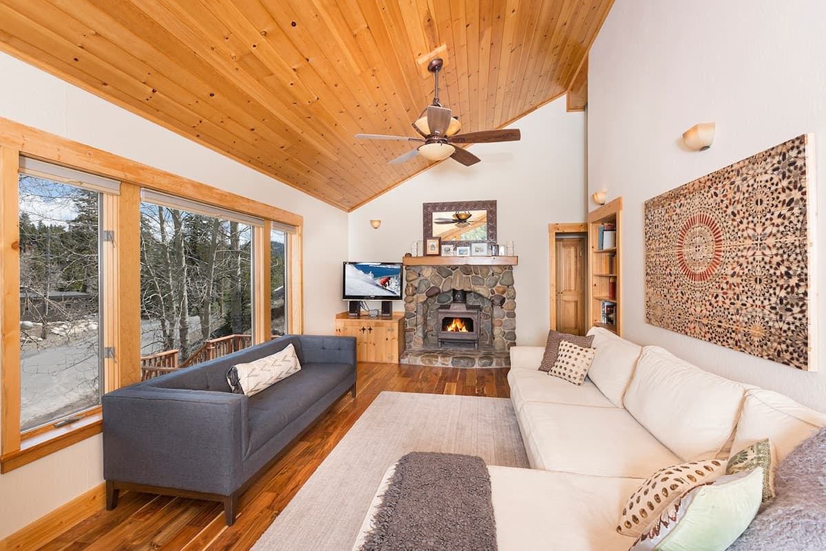 Alpine Meadows Cabin with Mountain Views & Hot Tub - Photo 3