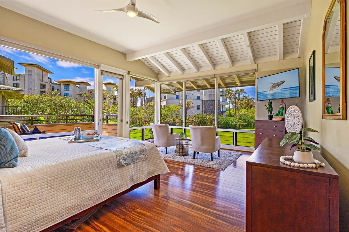 Condo in Lahaina · ★5.0 · 1 bedroom · 2 beds · 2 private baths - Photo 2