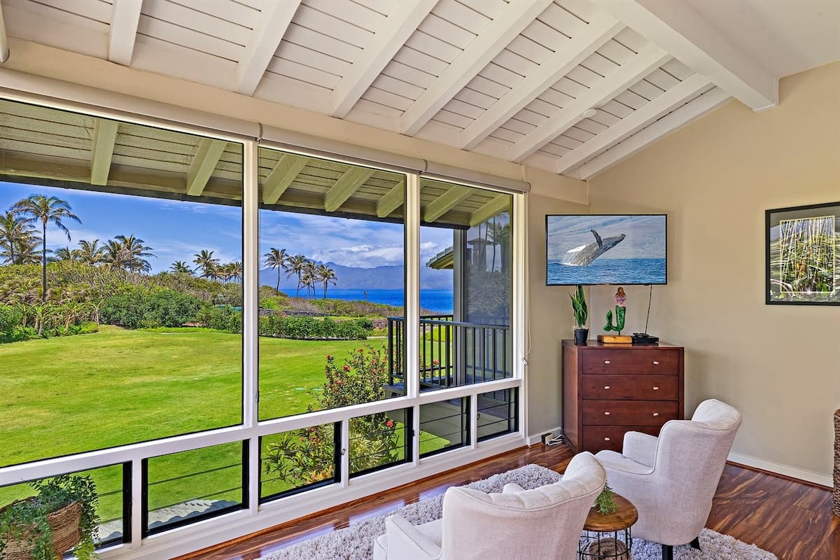 Condo in Lahaina · ★5.0 · 1 bedroom · 2 beds · 2 private baths - Photo 3