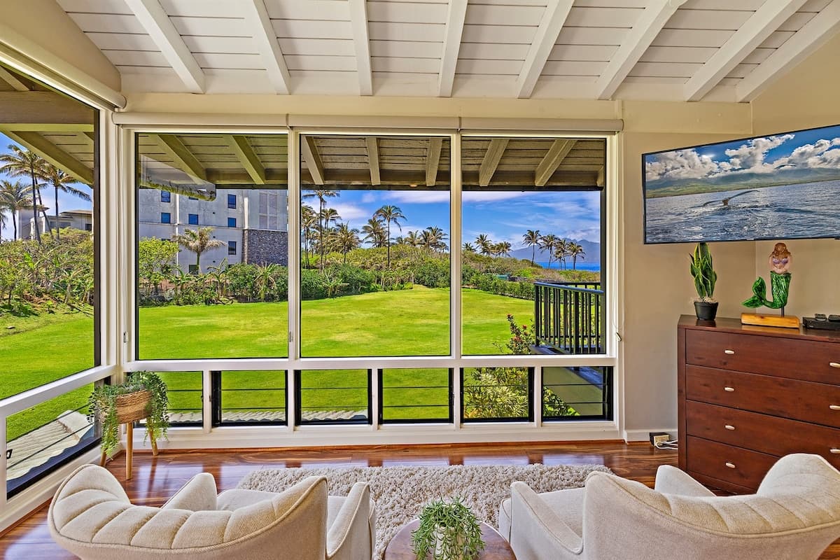Condo in Lahaina · ★5.0 · 1 bedroom · 2 beds · 2 private baths - Photo 4