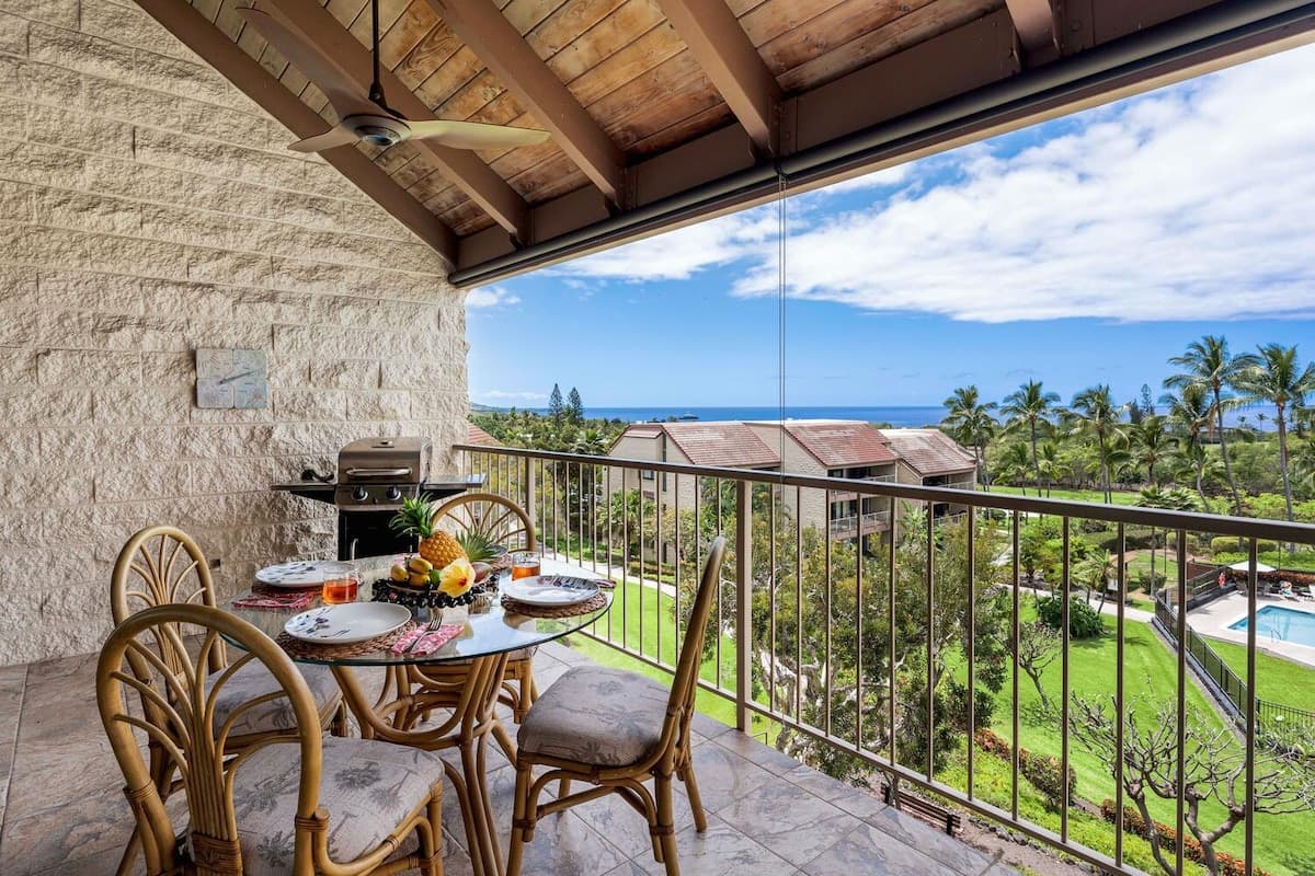 Condo in Kailua-Kona · ★4.79 · 3 bedrooms · 4 beds · 3 private baths - Photo 2