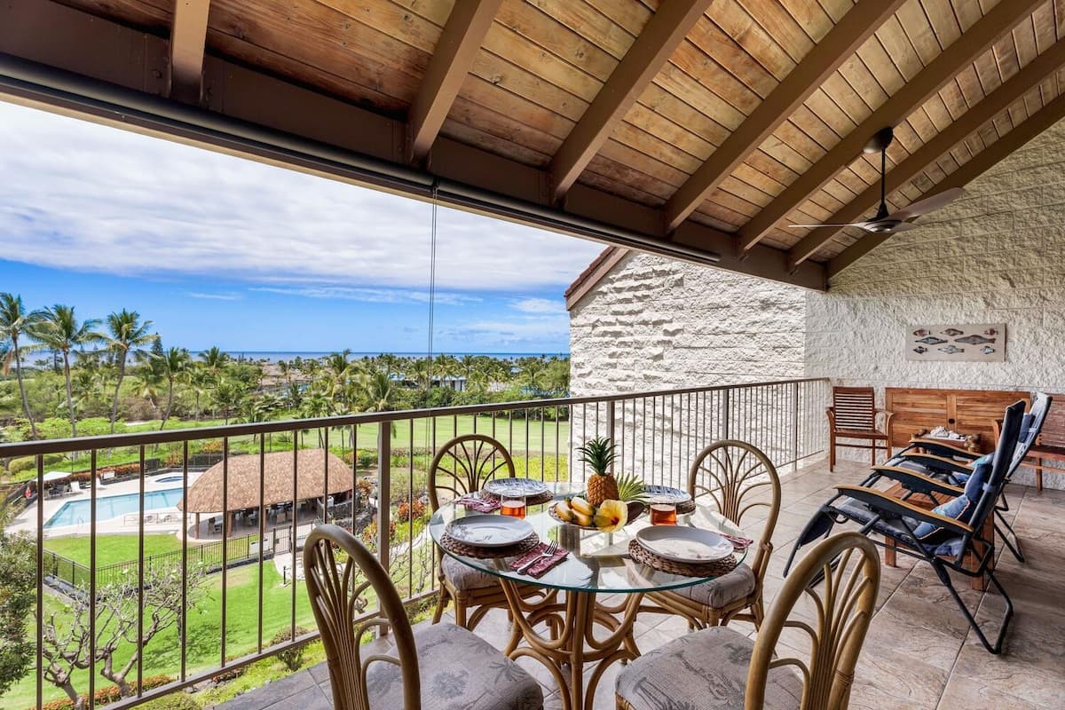 Condo in Kailua-Kona · ★4.79 · 3 bedrooms · 4 beds · 3 private baths - Photo 3