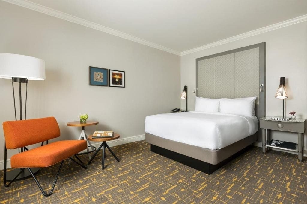 Standard Queen Room Near Golden Auto Transport SAN - Photo 2