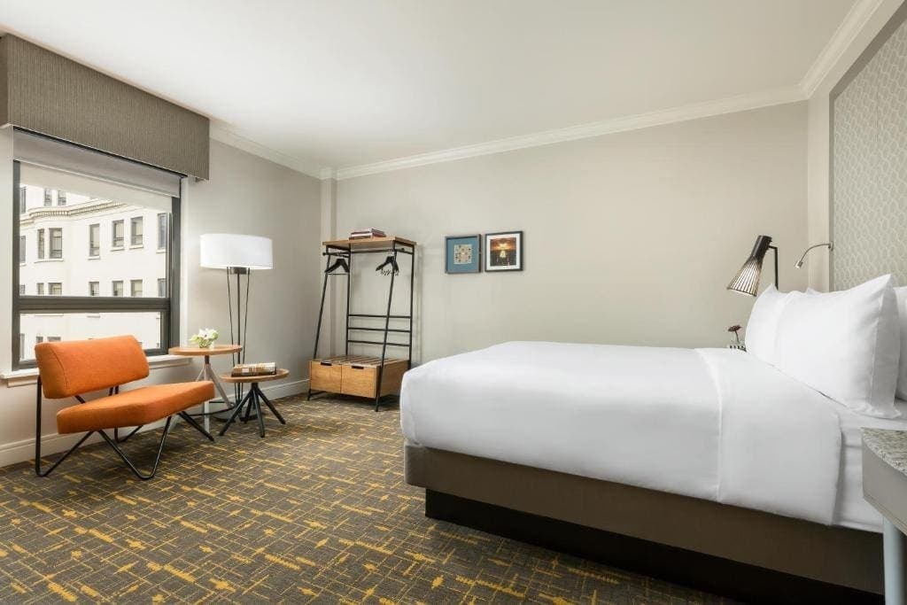 Standard Queen Room Near Golden Auto Transport SAN - Photo 4