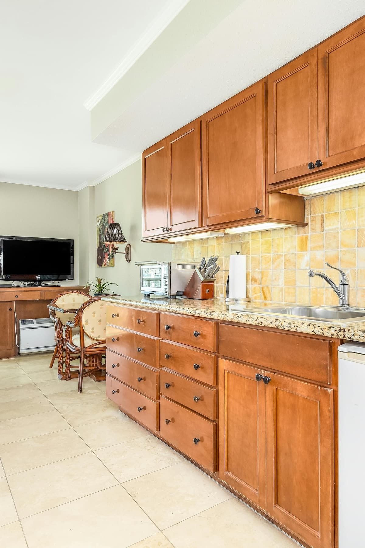 Luana Waikiki Hotel & Suites, Partial ocean vie... - Photo 4