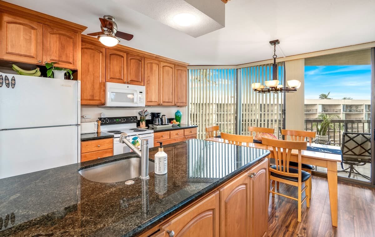 Condo in Kihei · ★4.5 · 2 bedrooms · 4 beds · 2 private baths - Photo 5