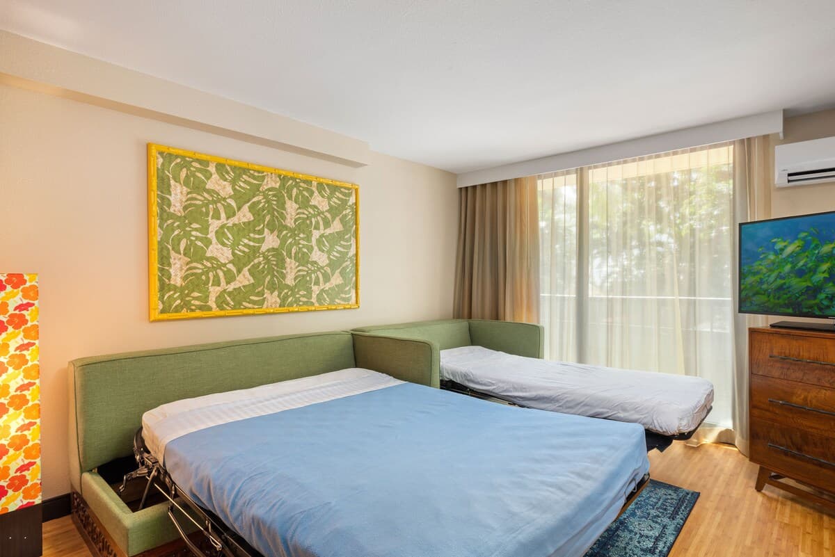 Condo in Honolulu · ★4.47 · Studio · 3 beds · No bathroom - Photo 5