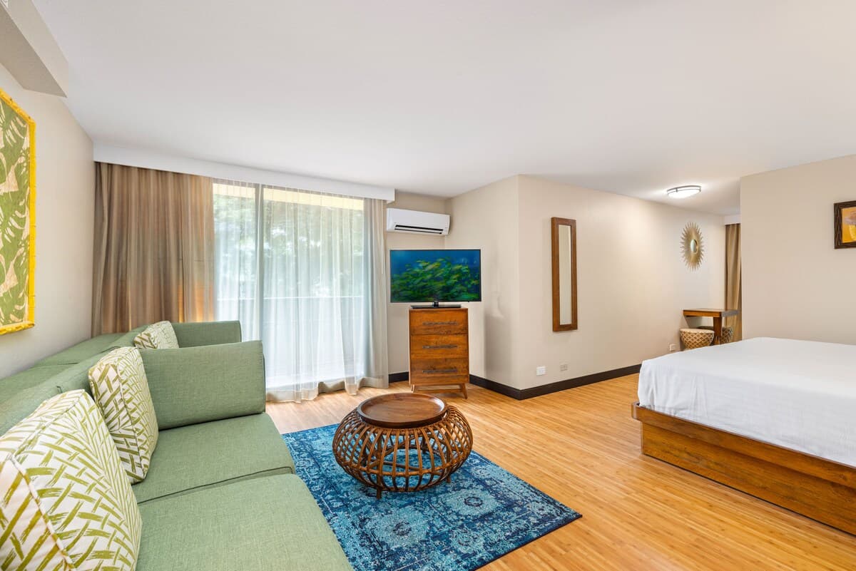 Condo in Honolulu · ★4.47 · Studio · 3 beds · No bathroom - Photo 2