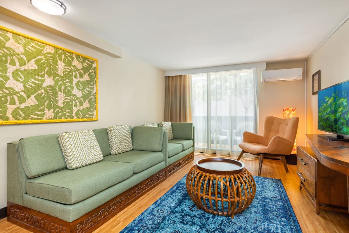 Condo in Honolulu · ★4.14 · 1 bedroom · 3 beds · 1 private bath - Photo 4