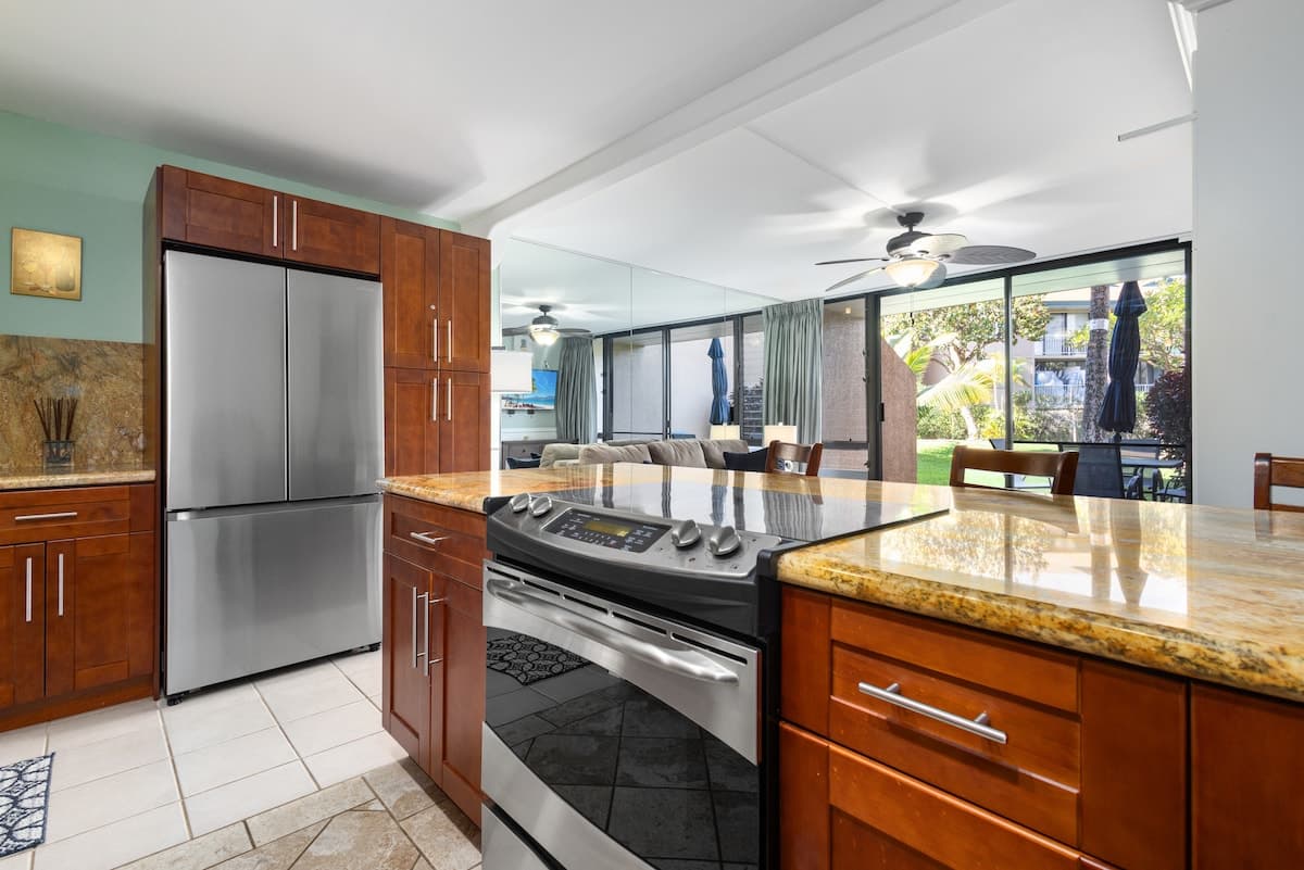 Condo in Kihei · ★4.71 · 1 bedroom · 2 beds · 1 bath - Photo 4
