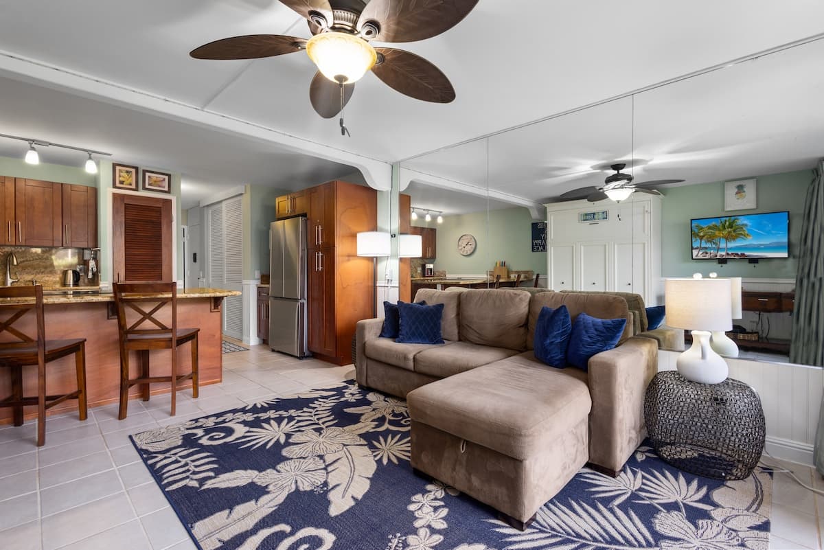 Condo in Kihei · ★4.71 · 1 bedroom · 2 beds · 1 bath - Photo 3