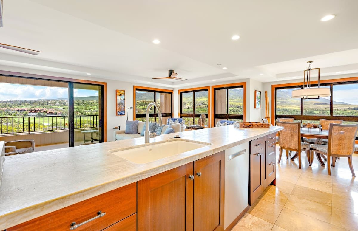 Condo in Lahaina · ★4.89 · 2 bedrooms · 3 beds · 2 baths - Photo 1