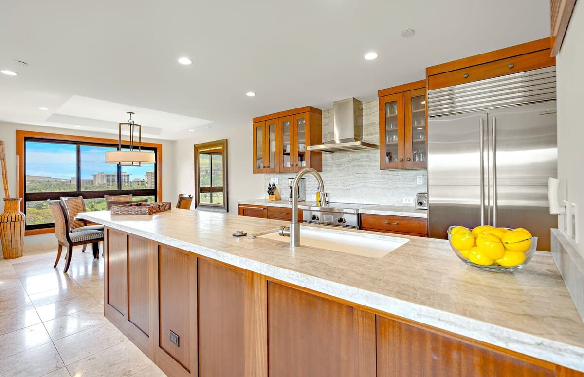Condo in Lahaina · ★4.89 · 2 bedrooms · 3 beds · 2 baths - Photo 3