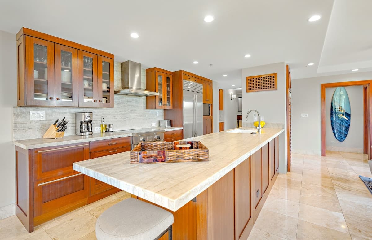 Condo in Lahaina · ★4.89 · 2 bedrooms · 3 beds · 2 baths - Photo 4