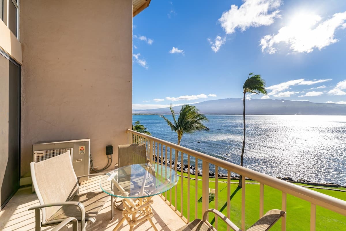Condo in Wailuku · ★5.0 · 2 bedrooms · 3 beds · 2 baths - Photo 1