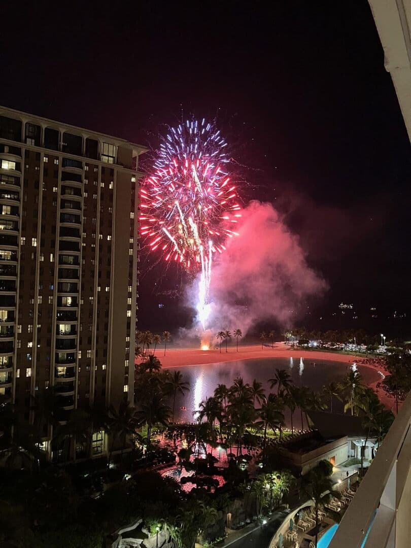 Condo in Honolulu · ★4.75 · 1 bedroom · 3 beds · 1 private bath - Photo 3