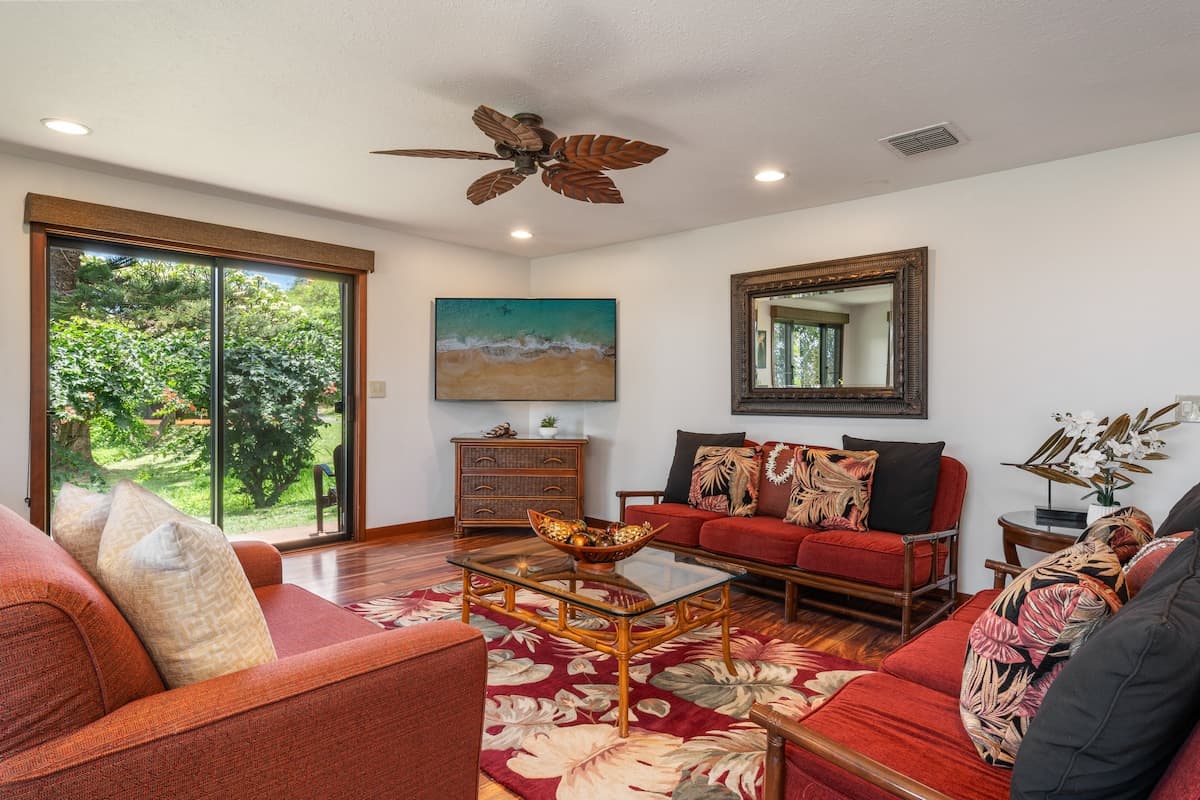Condo in Lahaina · ★4.85 · 3 bedrooms · 4 beds · 2 baths - Photo 2