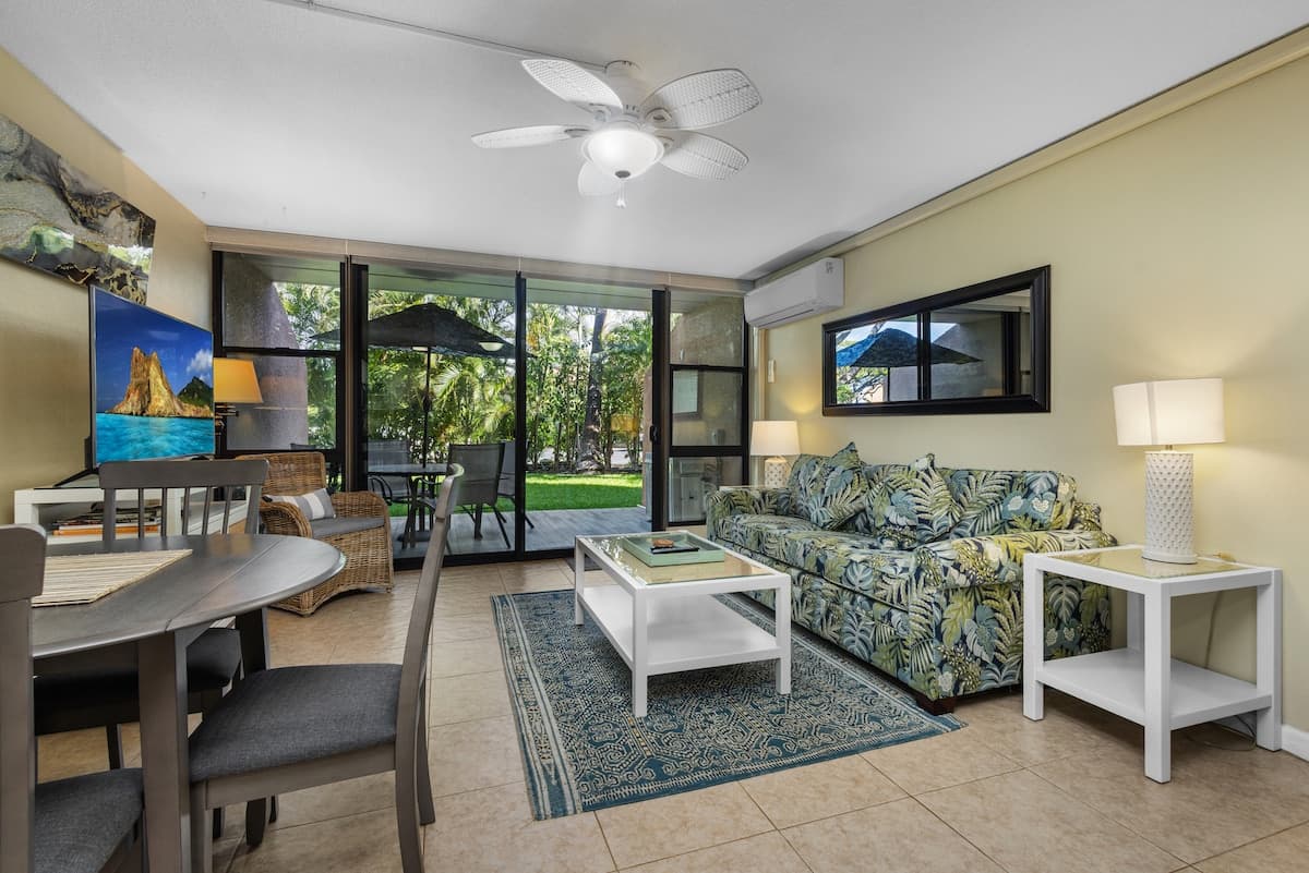 Condo in Kihei · ★4.84 · 1 bedroom · 2 beds · 1 bath - Photo 4