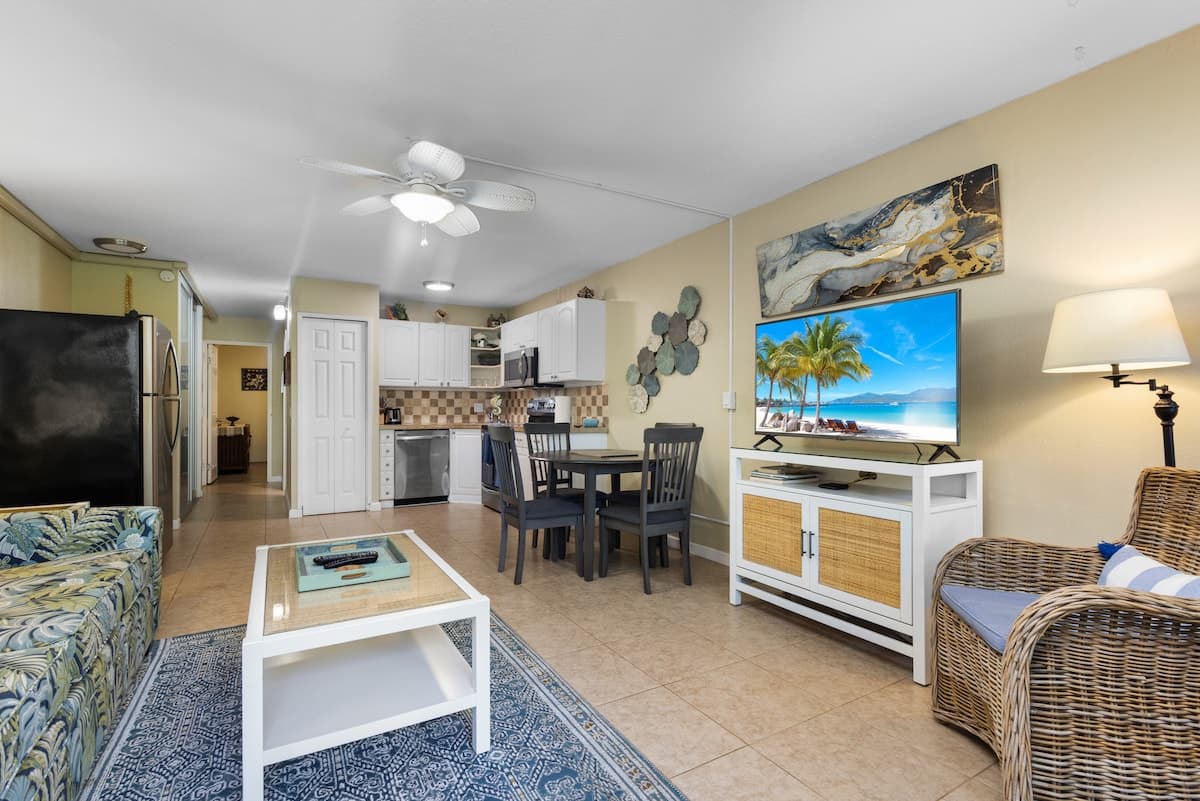 Condo in Kihei · ★4.84 · 1 bedroom · 2 beds · 1 bath - Photo 2