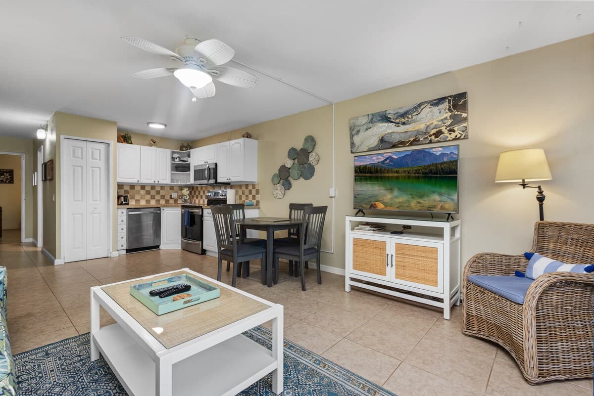 Condo in Kihei · ★4.84 · 1 bedroom · 2 beds · 1 bath - Photo 5