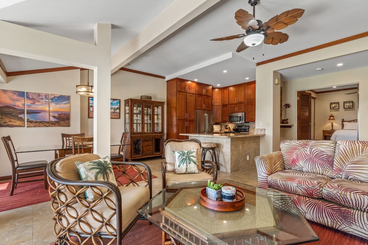 Condo in Lahaina · ★4.71 · 2 bedrooms · 3 beds · 2 private baths - Photo 3
