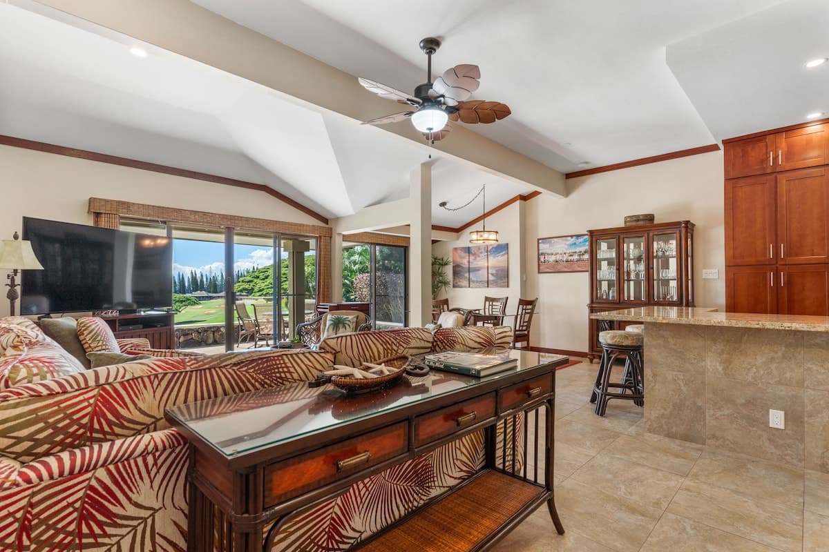 Condo in Lahaina · ★4.71 · 2 bedrooms · 3 beds · 2 private baths - Photo 1