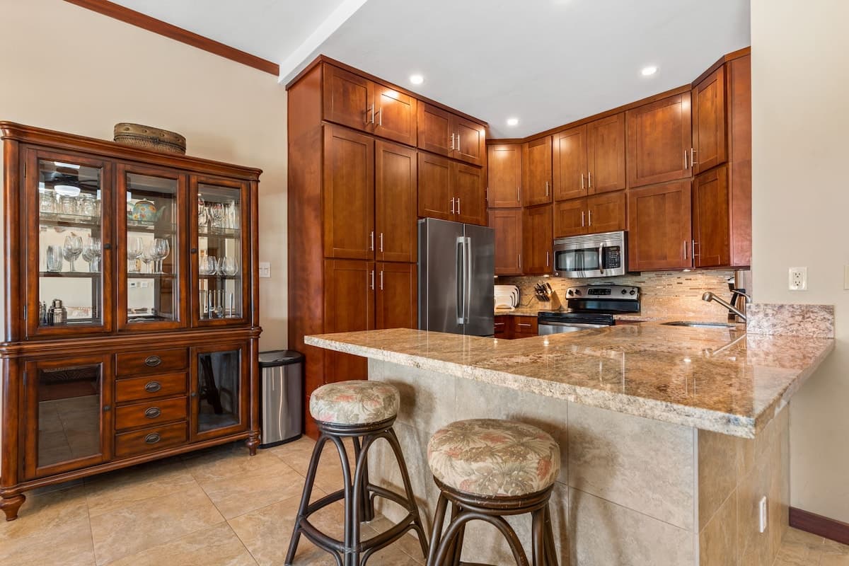 Condo in Lahaina · ★4.71 · 2 bedrooms · 3 beds · 2 private baths - Photo 5