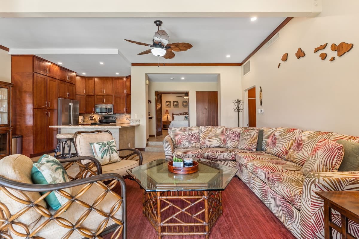 Condo in Lahaina · ★4.71 · 2 bedrooms · 3 beds · 2 private baths - Photo 2