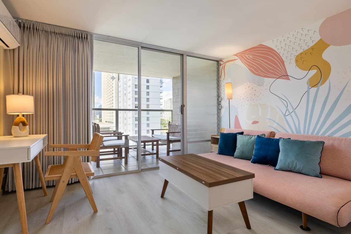 Condo in Honolulu · ★4.95 · 1 bedroom · 2 beds · 1 private bath - Photo 5