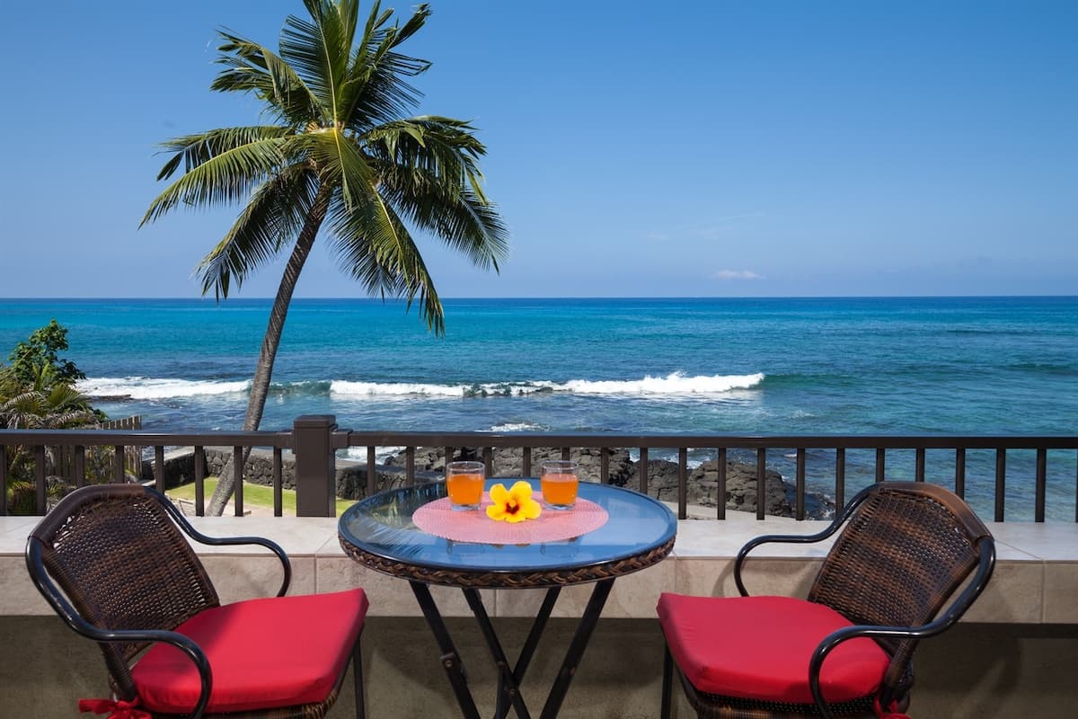 Condo in Kailua-Kona · ★4.94 · 2 bedrooms · 2 beds · 2 baths - Photo 4